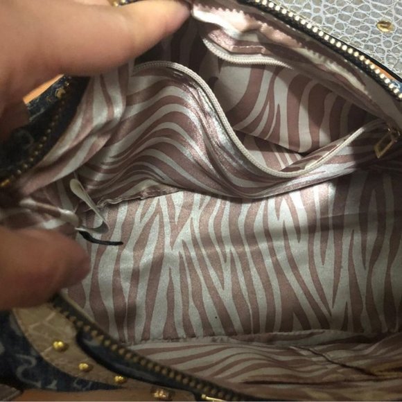 Vintage early 2000s Guess purse - Picture 2 of 3